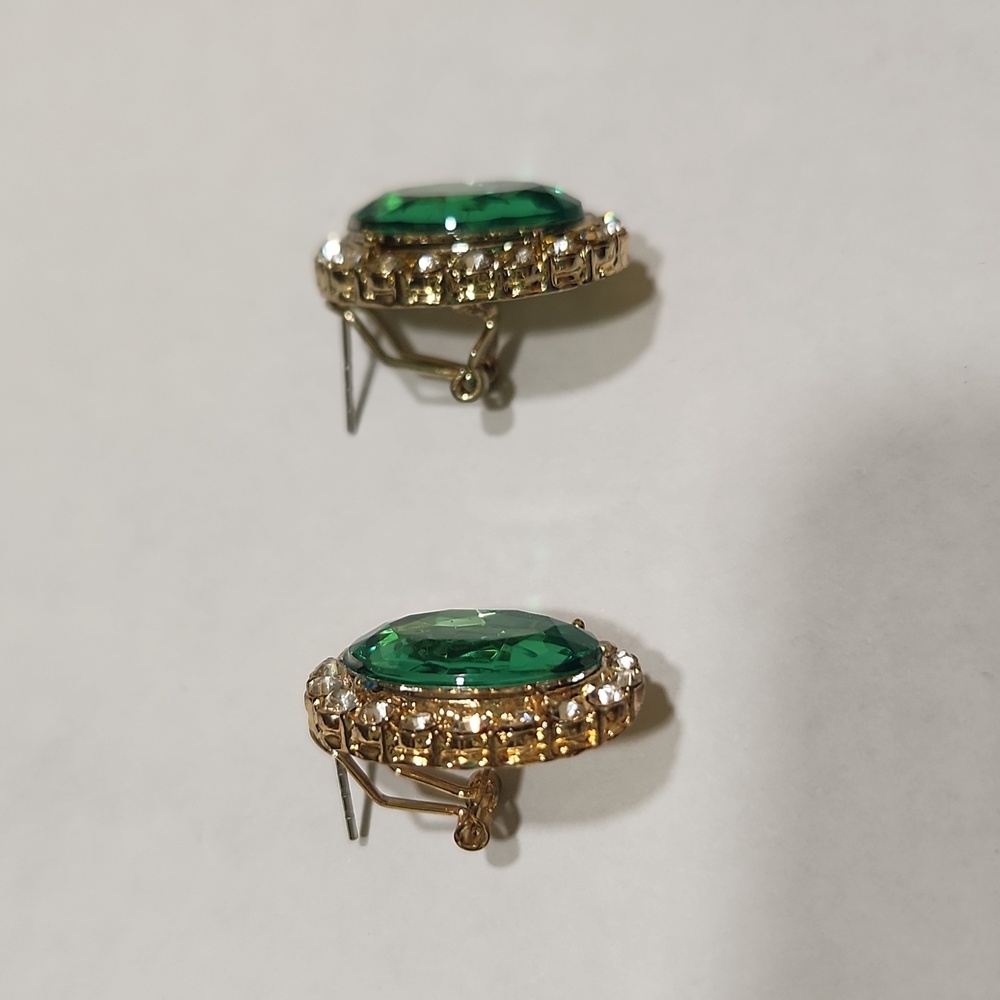 Bright green bling earrings pierced - Picture 4 of 6